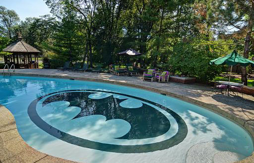 image of Hinsdale bat-pool house